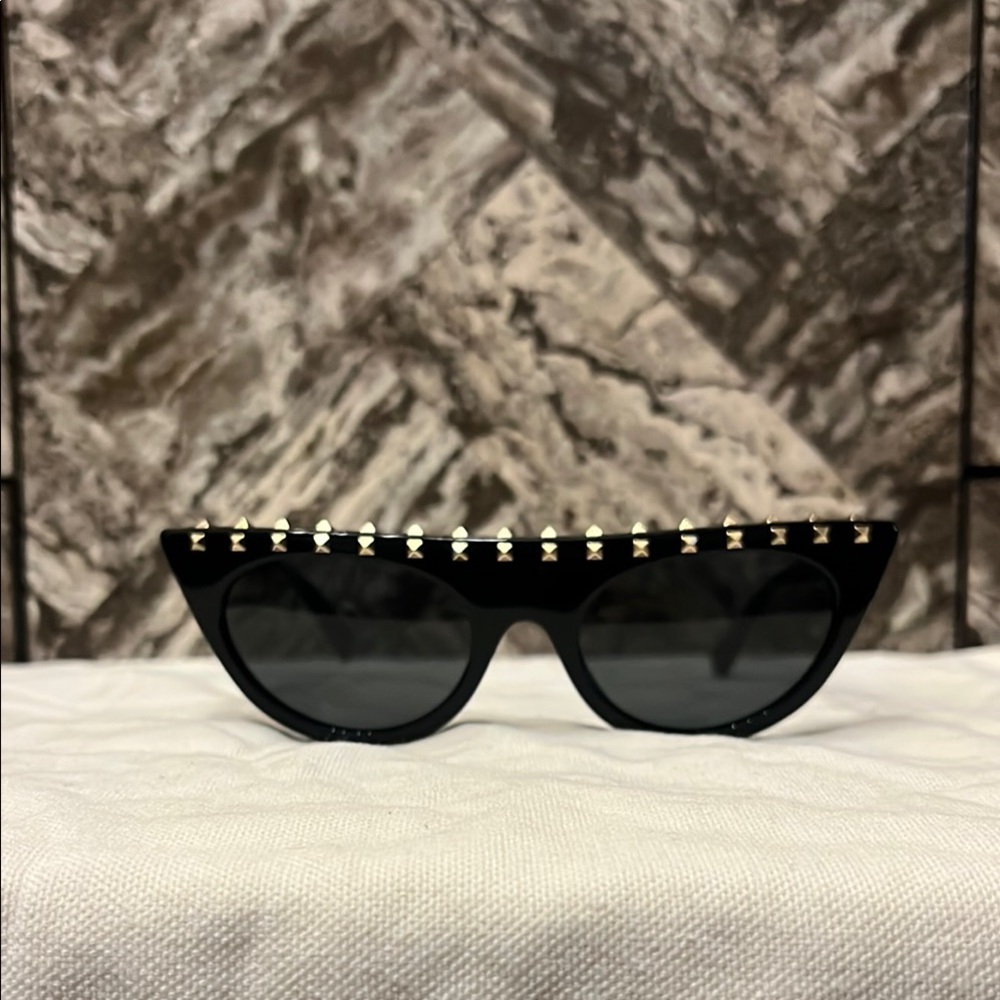 NWOT Valentino Studded Black Sunglasses